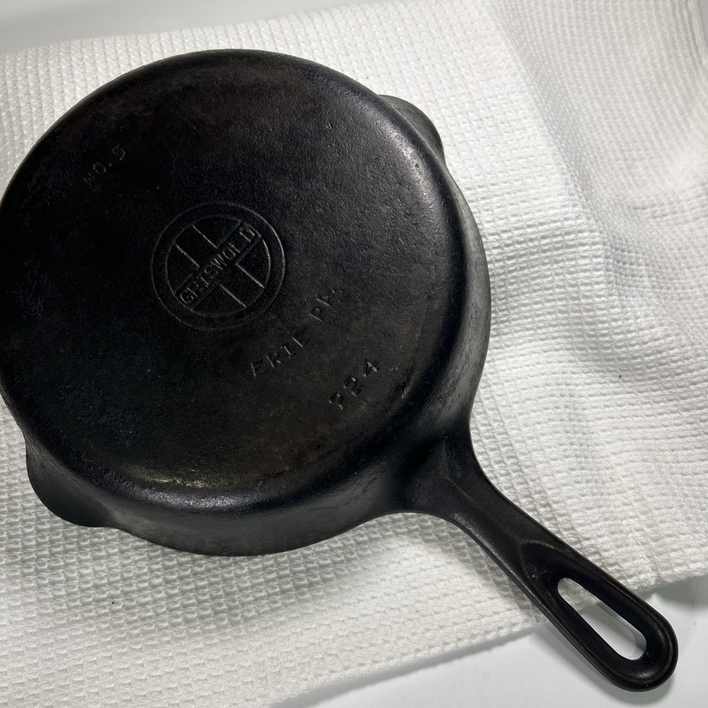 Vintage Griswold Small Block Logo No. 5 724 Cast Iron Skillet